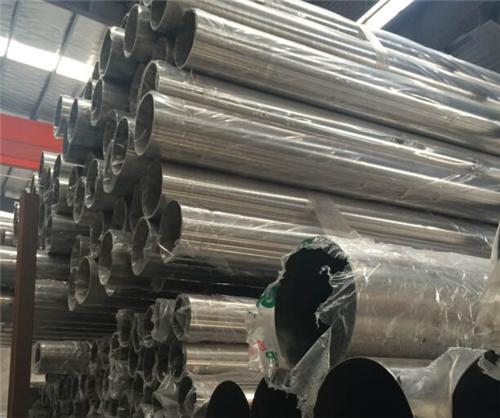 904L不銹鋼管陰極與陽極面積比，陰極面積控制在陽極面積的1/2.在此情況下，可以防止價(jià)格的增長(zhǎng)，過多的價(jià)格在陽極表面被氧化成價(jià)格
